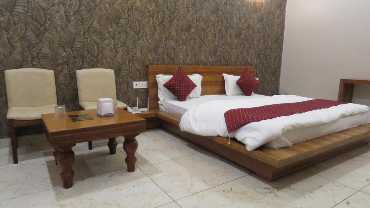 Raja Ji Hotels & Restaurant Jind Bagian luar foto